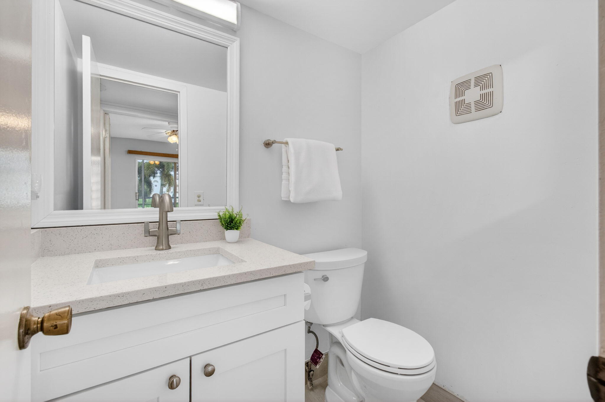 19 Suffolk A Boca Raton, FL 33434 - Photo 17 of 20 Half Bathroom