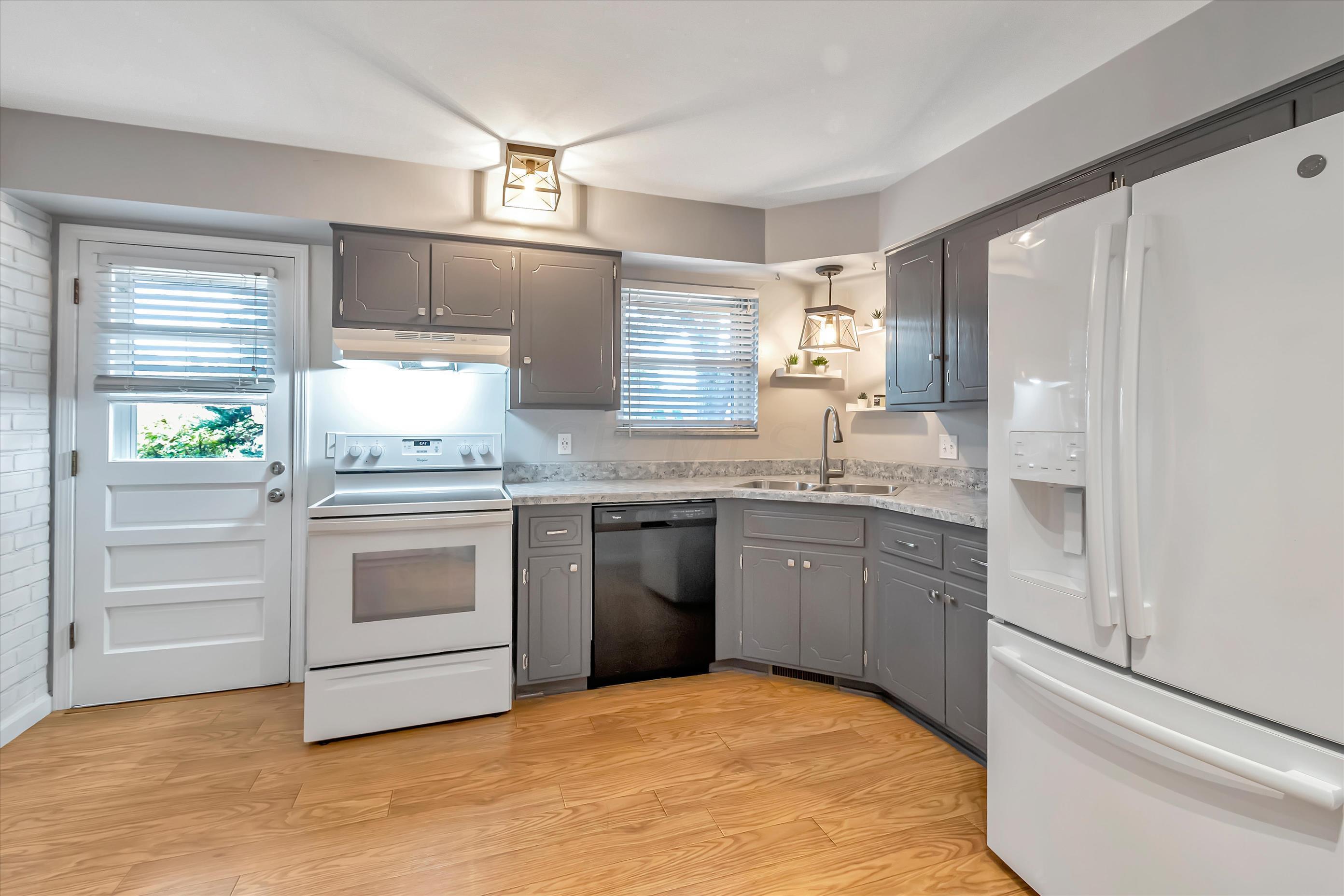 415 James Road Columbus, OH 43230 - Photo 15 of 36 F8_415JamesRd_14