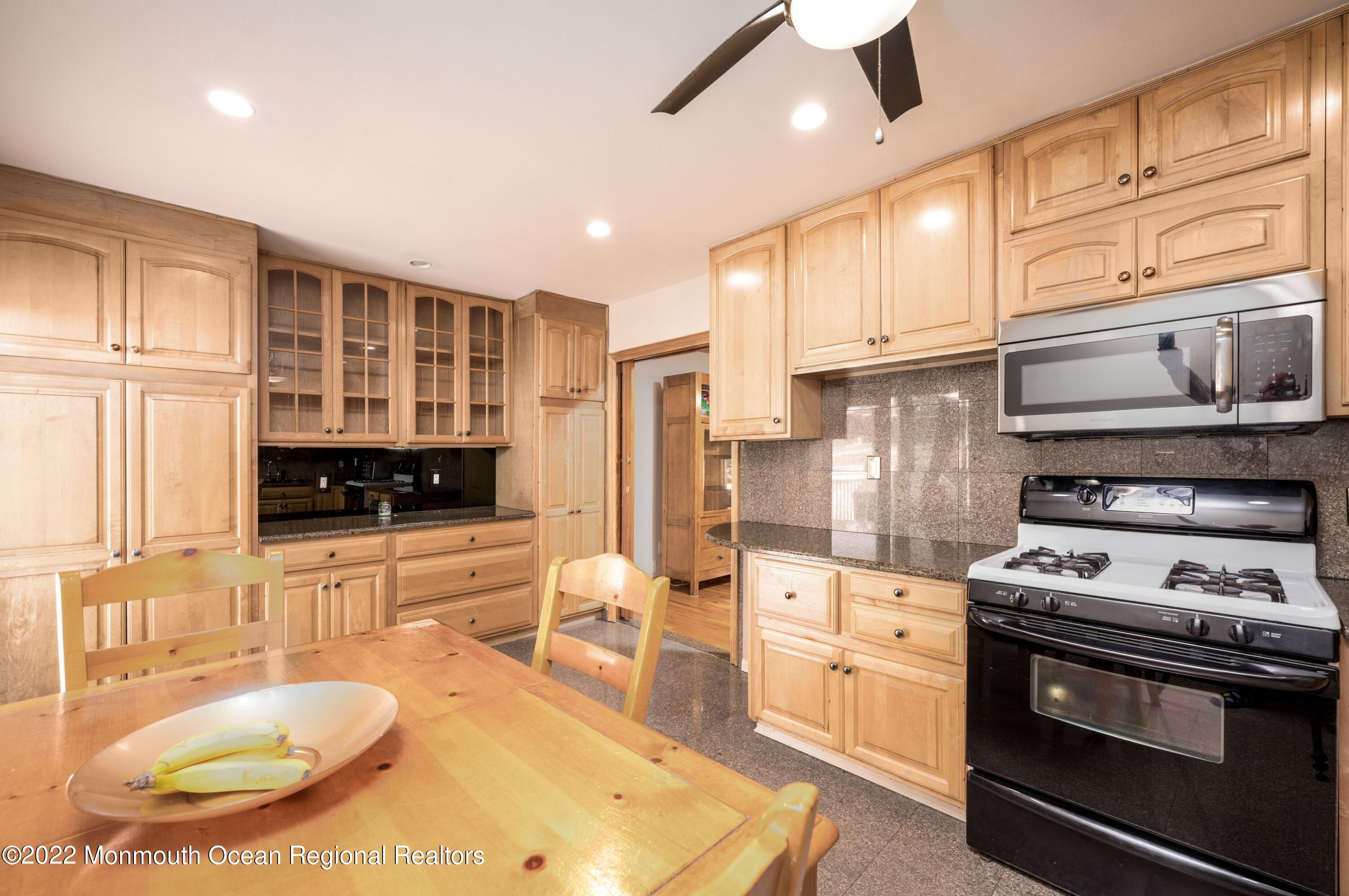 57 Salem Hill Road Howell, NJ 07731 - Photo 12 of 31 s16