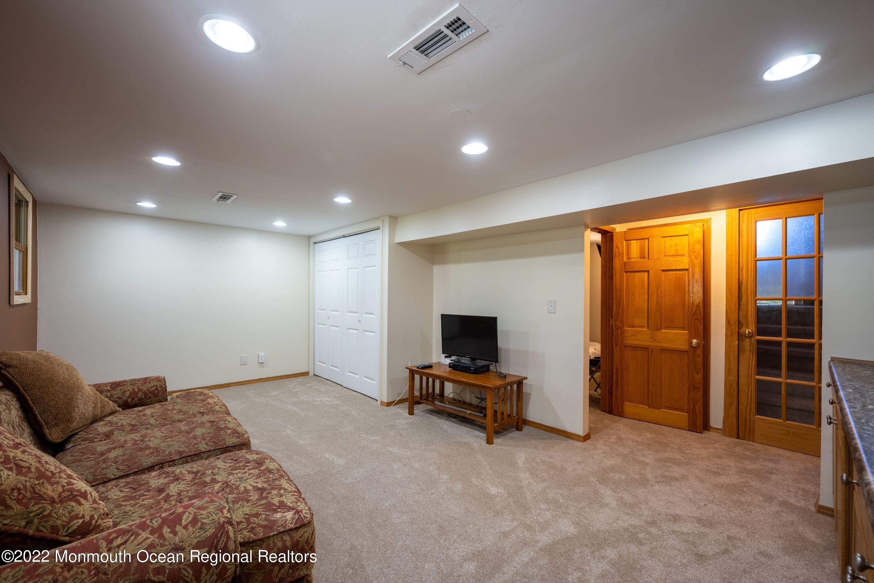 57 Salem Hill Road Howell, NJ 07731 - Photo 18 of 31 s29