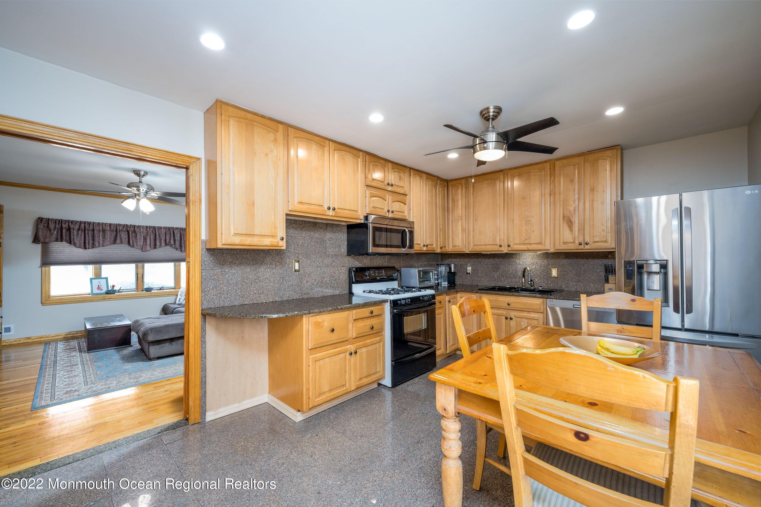 57 Salem Hill Road Howell, NJ 07731 - Photo 9 of 31 s14