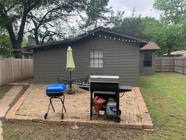 $1,850 | 701 North Pecan Street, Arlington, TX 76011