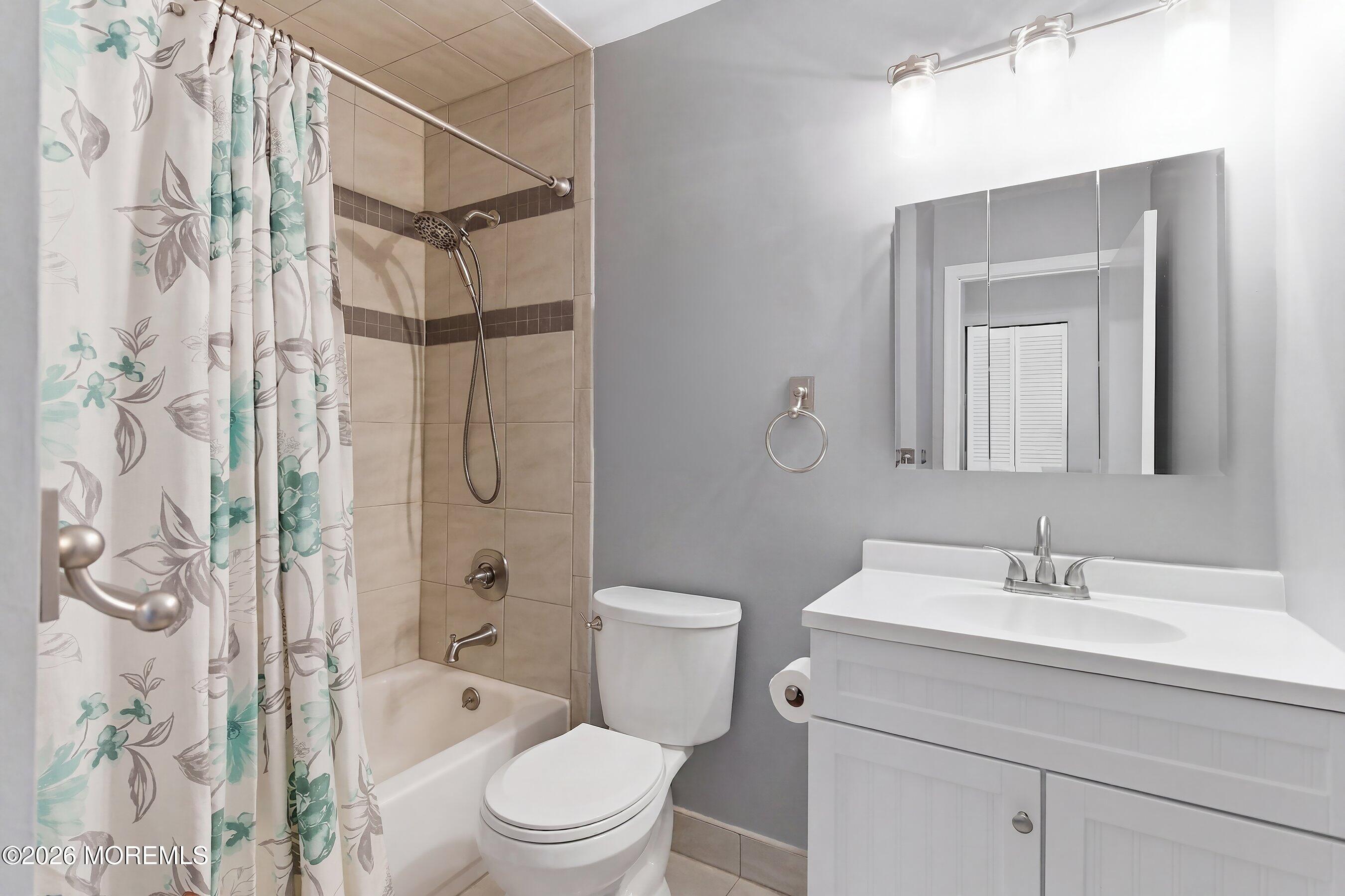 1 Boxwood Terrace, Unit 243 Red Bank, NJ 07701 - Photo 16 of 27 25-Bath 1B decluttered