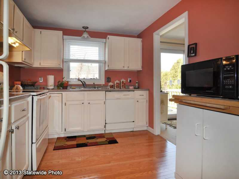 84 Lake Road Narragansett, RI 02882 - Photo 7 of 25 Kitchen.