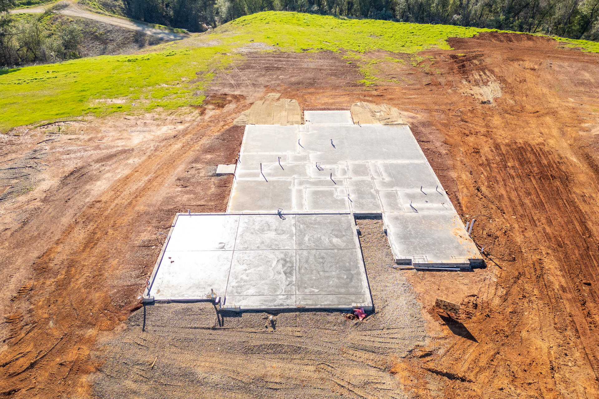 2575 Uphill Avenue Redding, CA 96002 - Photo 3 of 5 a view of a swimming pool with an outdoor space