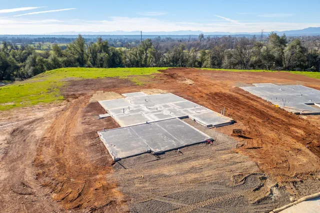 a view of a tennis court