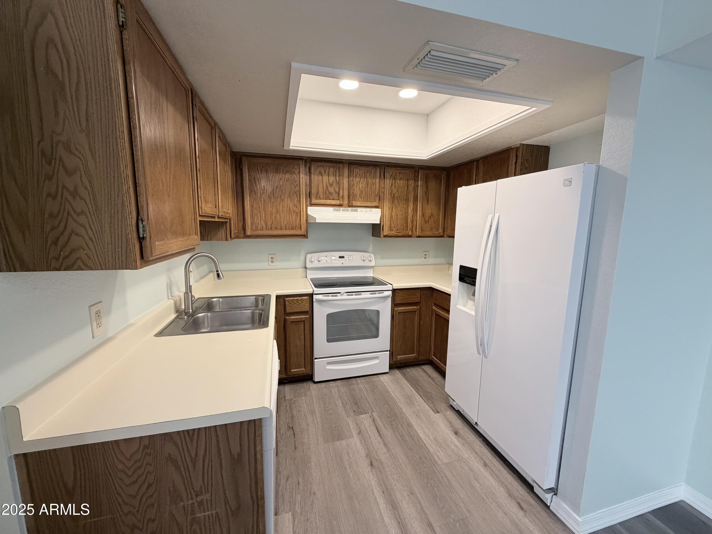 14220 North Galatea Drive, Unit B Fountain Hills, AZ 85268 - Photo 9 of 22 Kitchen