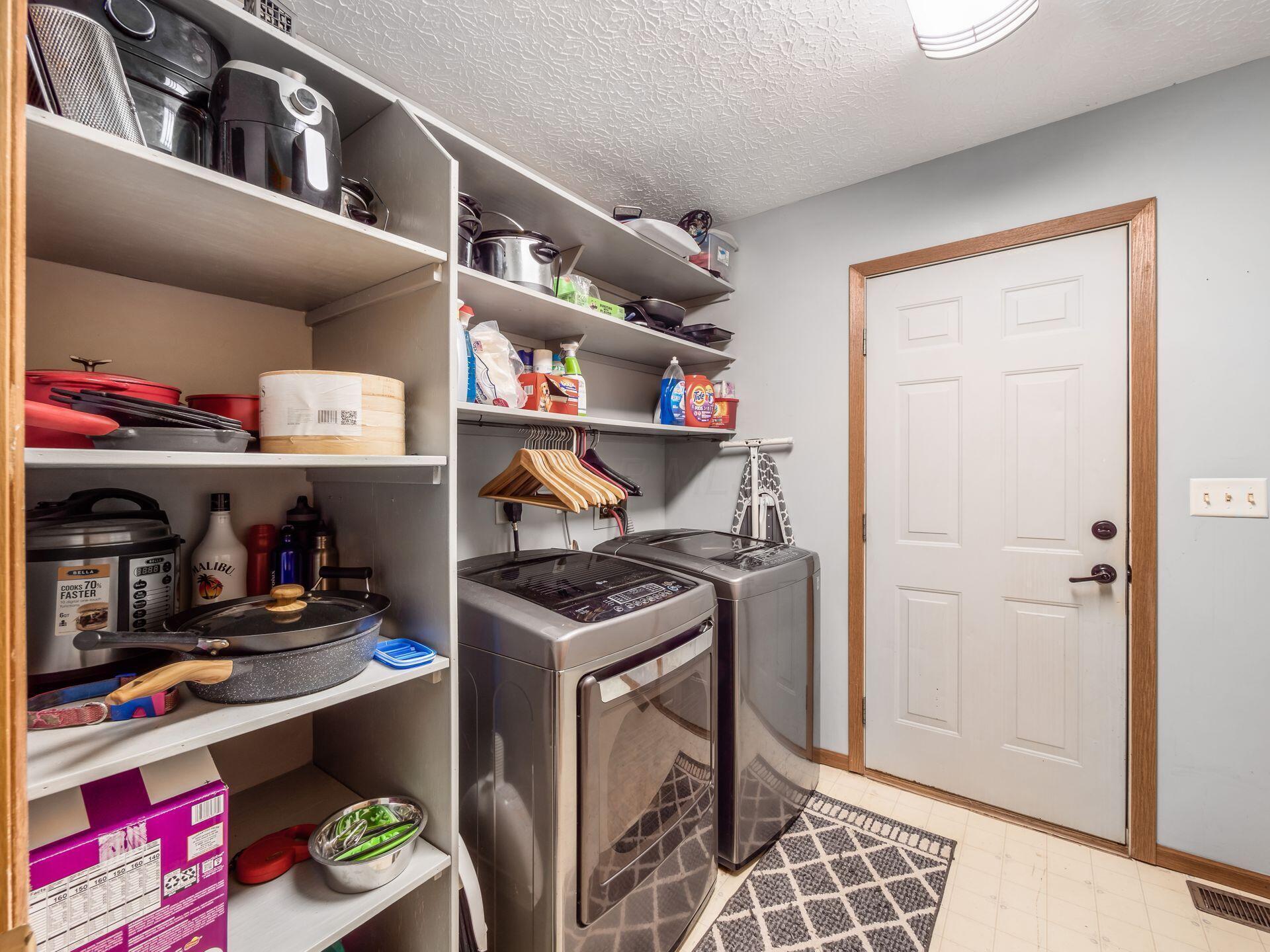 5041 Cook Road Ashville, OH 43103 - Photo 16 of 43 Laundry Room