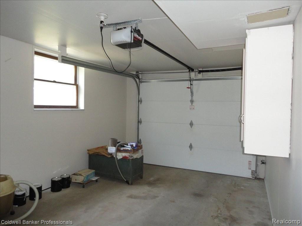 2195 Pleasant Ridge Howell, MI 48843 - Photo 17 of 25 GARAGE