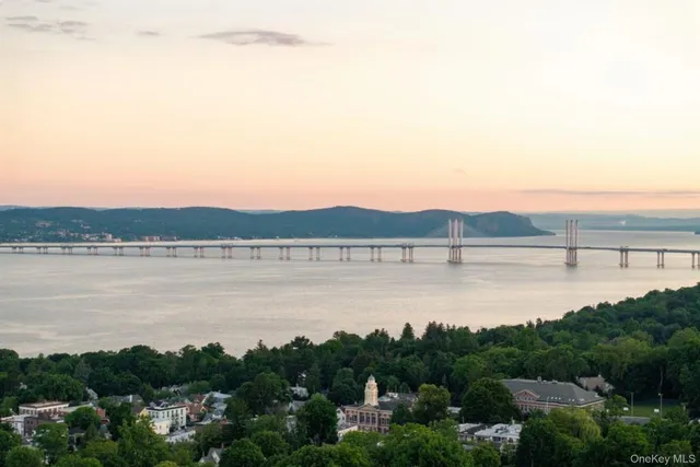 $1,599,000 | 4 Marker, Unit 2, Irvington, NY 10533