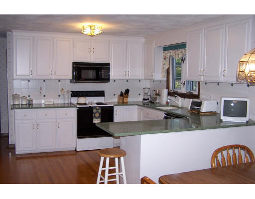 10 Oriole Road Medfield, MA 02052 - Photo 2 of 13 Gallery Image 2