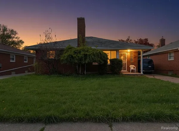 $210,000 | 16525 Ego Avenue, Eastpointe, MI 48021