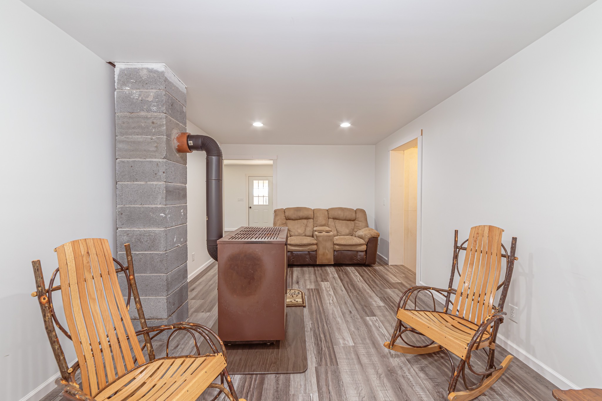 715 Mcgowen Road Morrison, TN 37357 - Photo 18 of 50 a living room with furniture and a chair