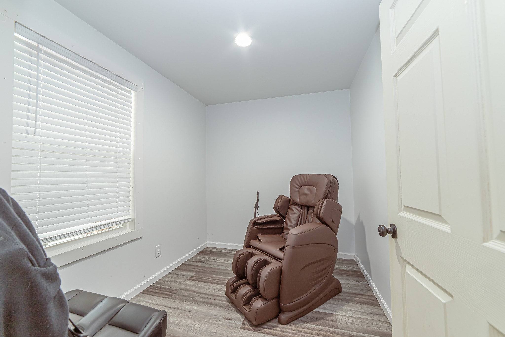 715 Mcgowen Road Morrison, TN 37357 - Photo 20 of 50 a room with wooden floor and a window