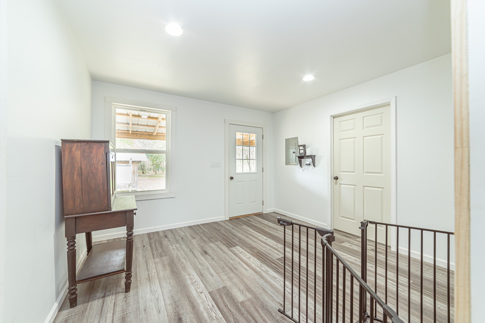 715 Mcgowen Road Morrison, TN 37357 - Photo 25 of 50 a view of hallway with windows