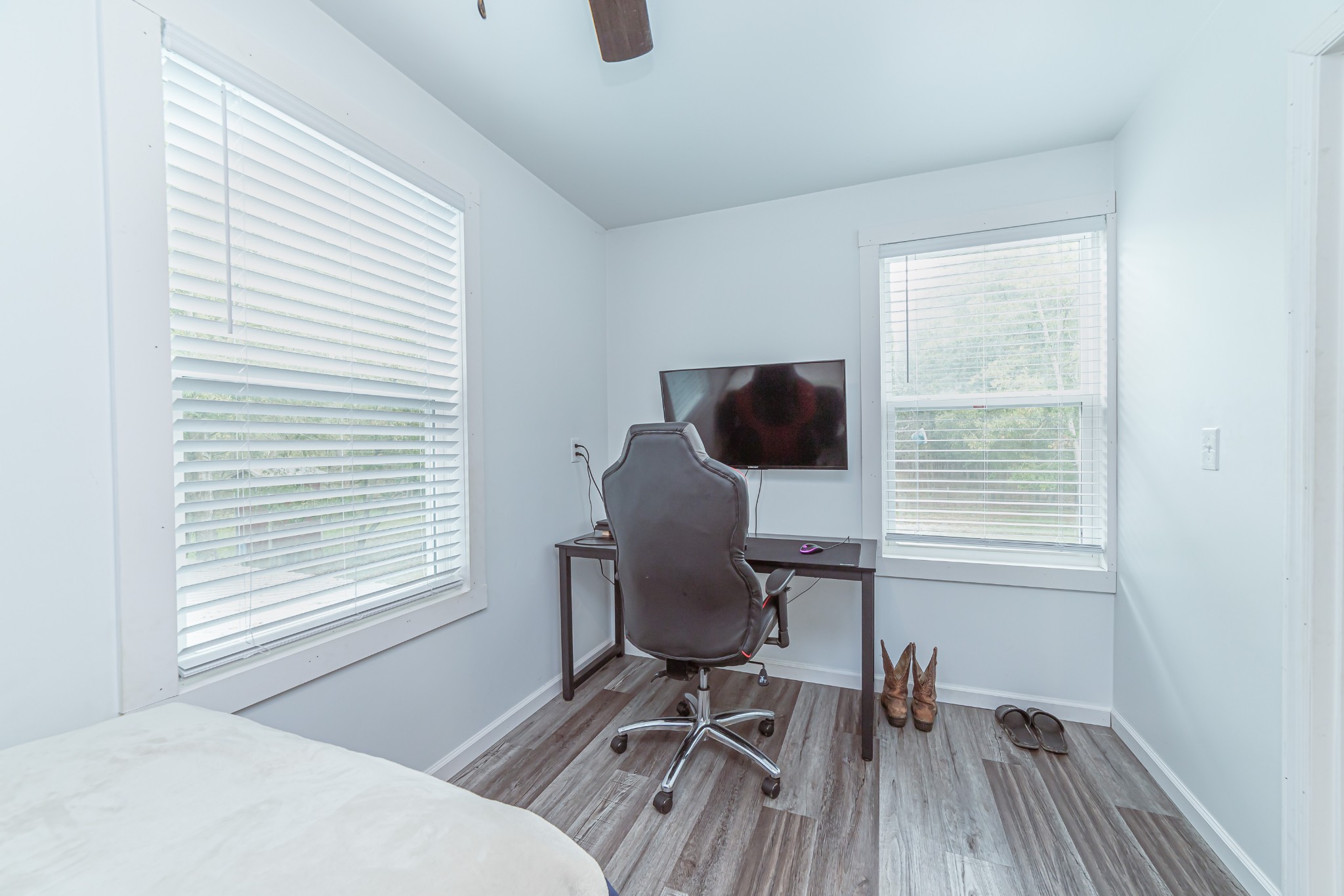 715 Mcgowen Road Morrison, TN 37357 - Photo 28 of 50 a workspace with furniture and a window
