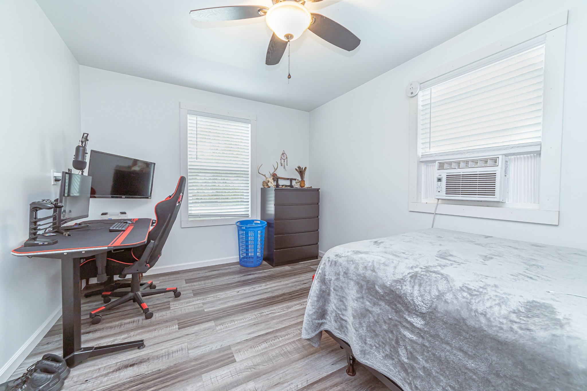 715 Mcgowen Road Morrison, TN 37357 - Photo 31 of 50 a bedroom with a workspace