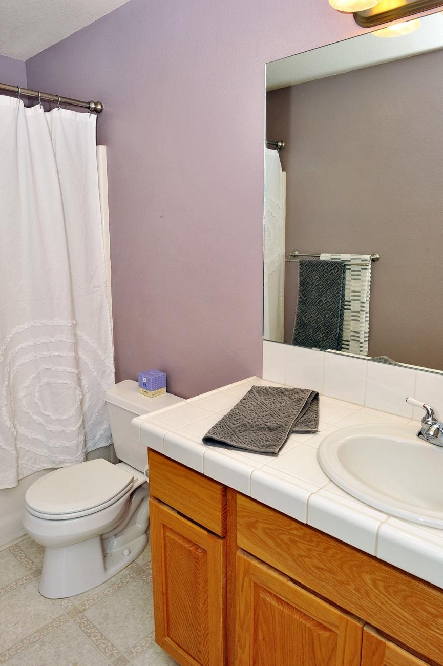 19834 Powers Road Bend, OR 97702 - Photo 19 of 22 Guest suite full bath.