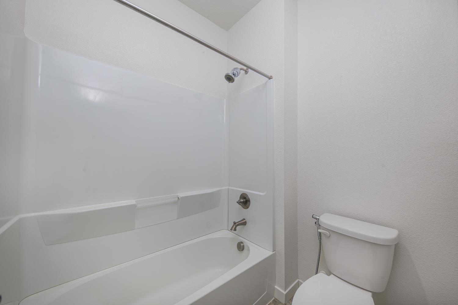 432 Kittyhawk Road Colusa, CA 95932 - Photo 29 of 63 Hallway bathroom
