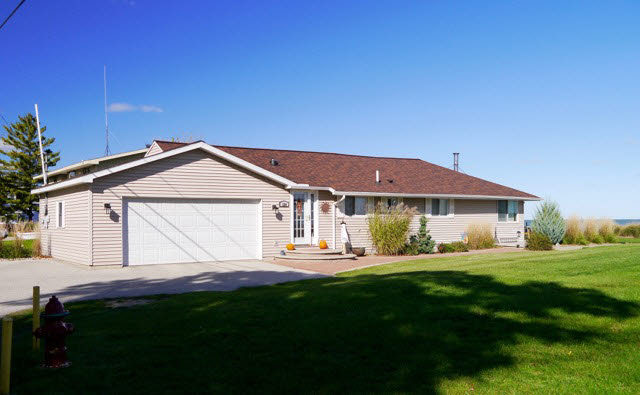 320 Killarney Beach Road Bay City, MI 48706 - Photo 4 of 31 Gallery Image 4