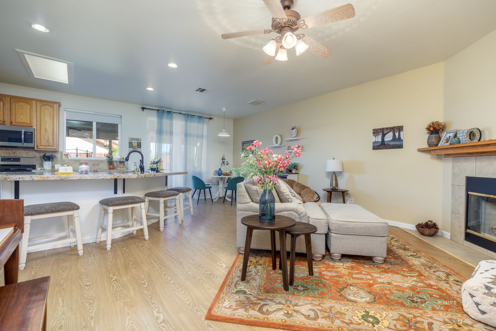 718 Pinon Court Ridgecrest, CA 93555 - Photo 10 of 41 a living room with furniture and a chandelier