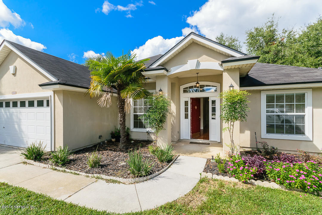 4329 Rye Court St. Johns, FL 32259 - Photo 3 of 25 a front view of a house with garden