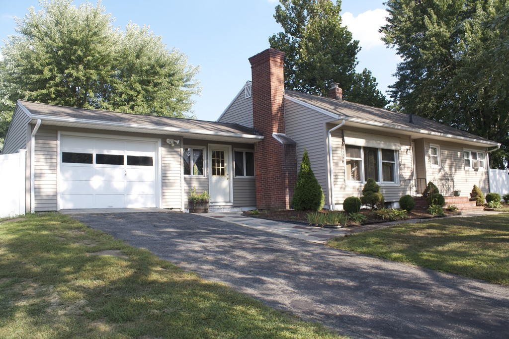 7 Bellamy Road Springfield, MA 01119 - Photo 1 of 13