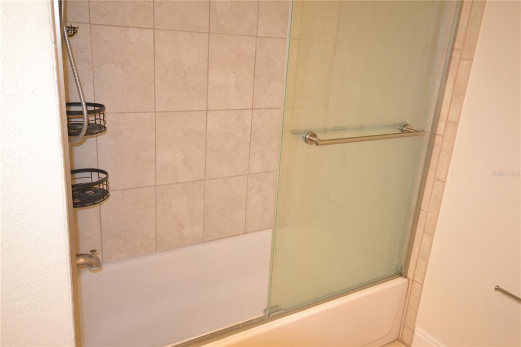 2585 Countryside Boulevard, Unit 4307 Clearwater, FL 33761 - Photo 9 of 32 a bathroom with a shower