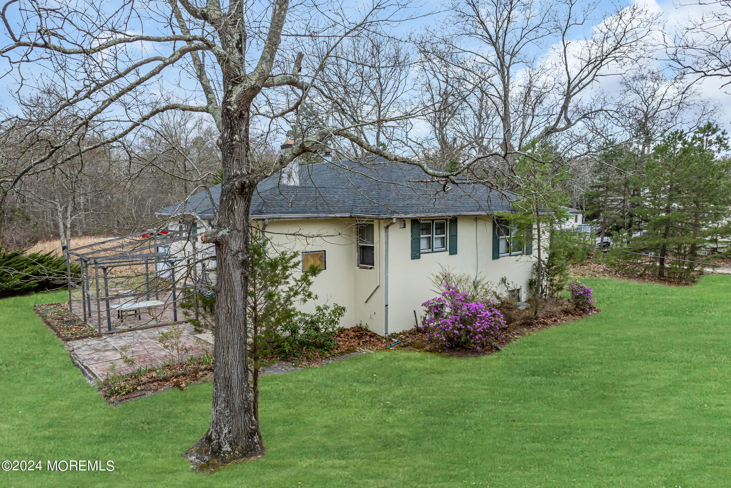 302 Lanes Mill Road Howell, NJ 07731 - Photo 4 of 45 5 (1)