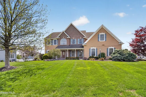 $924,900 | 9 Lockwood Place, Colonie, NY 12189