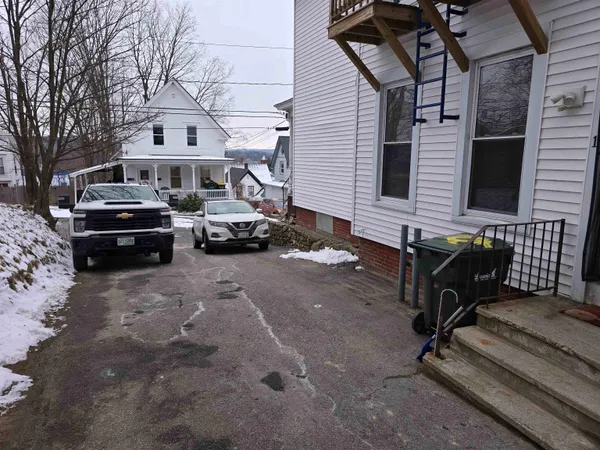 $1,550 | 6 Dixon Street, Unit 3, Laconia, NH 03246