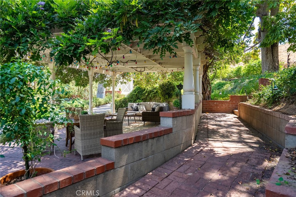 2812 Ivy Street Riverside, CA 92506 - Photo 7 of 74 Gallery Image 7