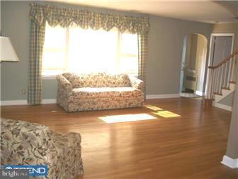 142 West Upper Ferry Road Ewing, NJ 08628 - Photo 3 of 10 Living Room
