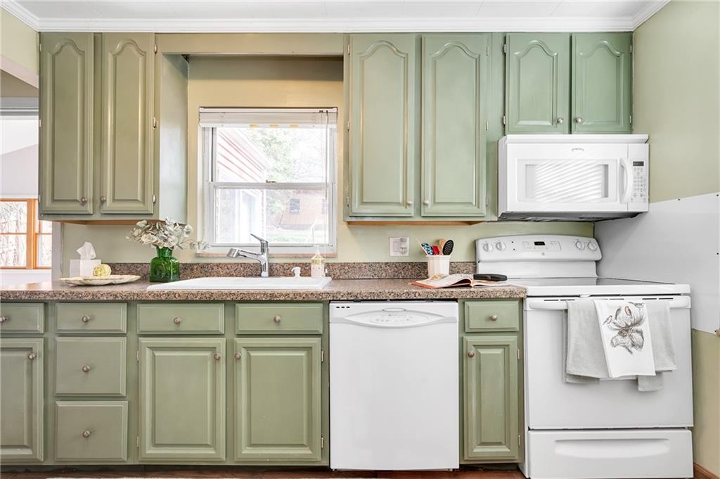 1413 Brinton Road Pittsburgh, PA 15221 - Photo 5 of 24 Gallery Image 5