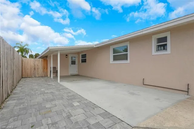 a view of a house with a backyard