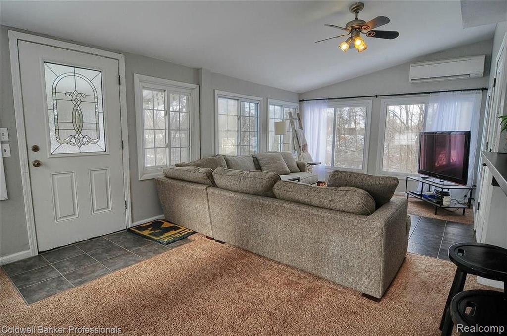 212 Brighton Lake Road Brighton, MI 48116 - Photo 11 of 34