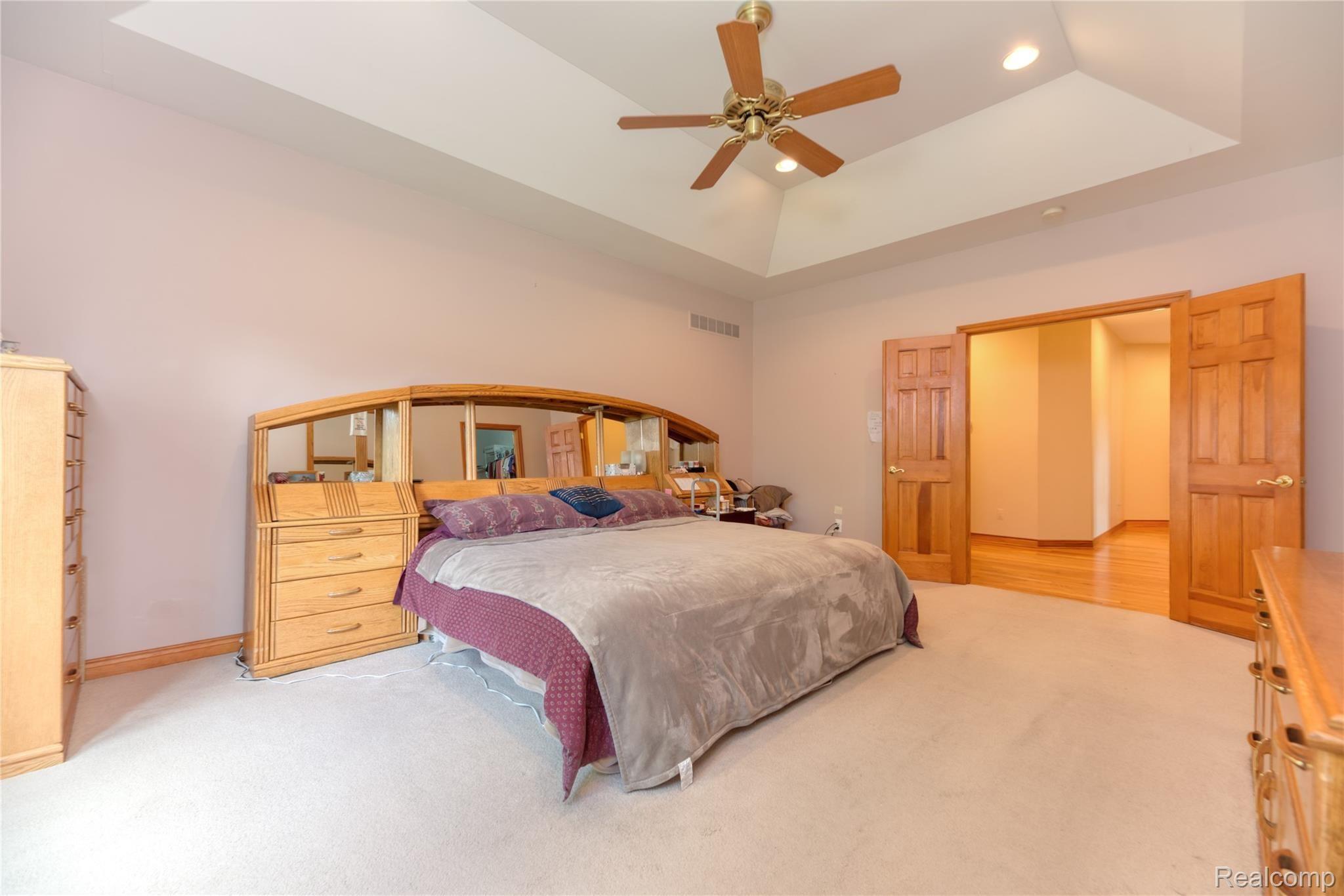 1064 Autumnview Drive Rochester, MI 48307 - Photo 20 of 40 1064Autumnview-4.jpg