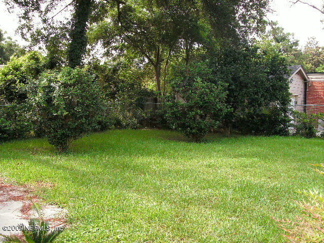 4135 Dover Road Jacksonville, FL 32207 - Photo 5 of 5 a view of a green yard