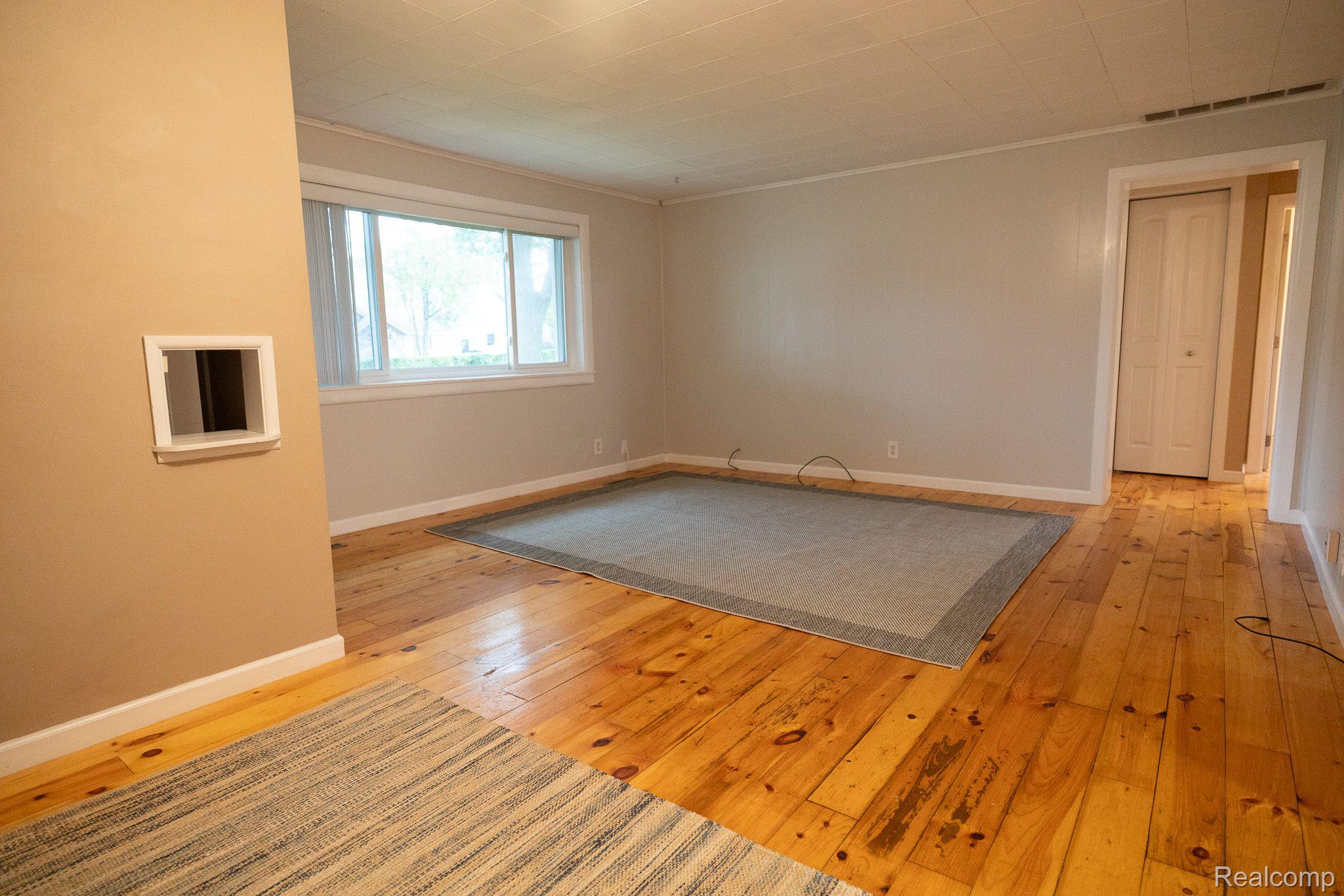 2845 Simpson Drive Rochester, MI 48309 - Photo 6 of 32 Airy living room