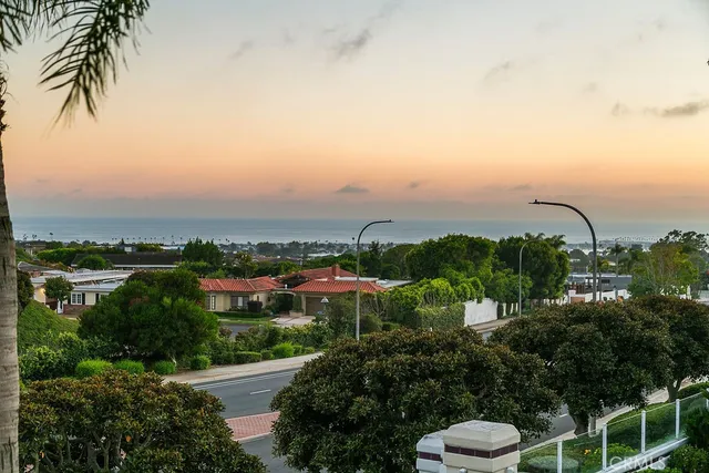 $5,999,000 | 19 Harbor Pointe Drive, Corona del Mar, CA 92625
