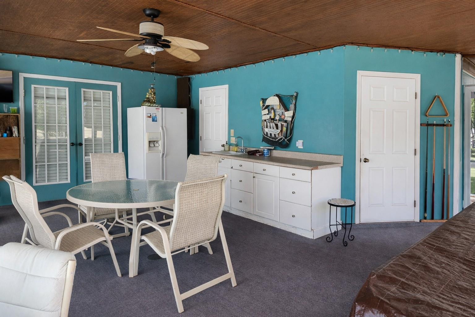 728 North Fischer Circle Sebastian, FL 32958 - Photo 9 of 23 a view of a dining room with furniture and a chandelier fan