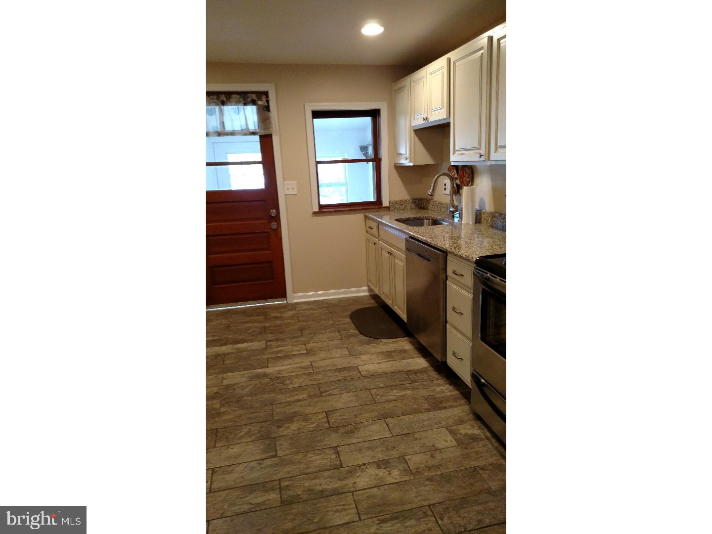 18 Convent Road Aston, PA 19014 - Photo 3 of 25 Kitchen