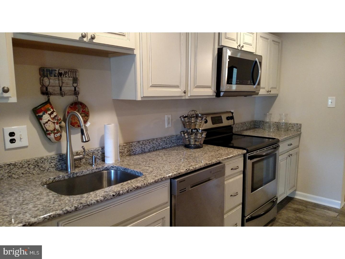18 Convent Road Aston, PA 19014 - Photo 4 of 25 Kitchen