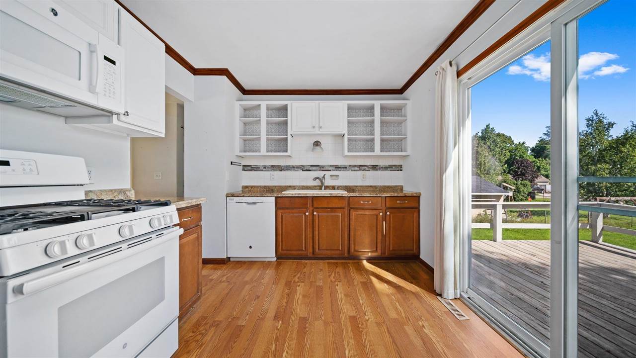 1909 Radcliff Road Traverse City, MI 49685 - Photo 8 of 25 1891919-7.JPG