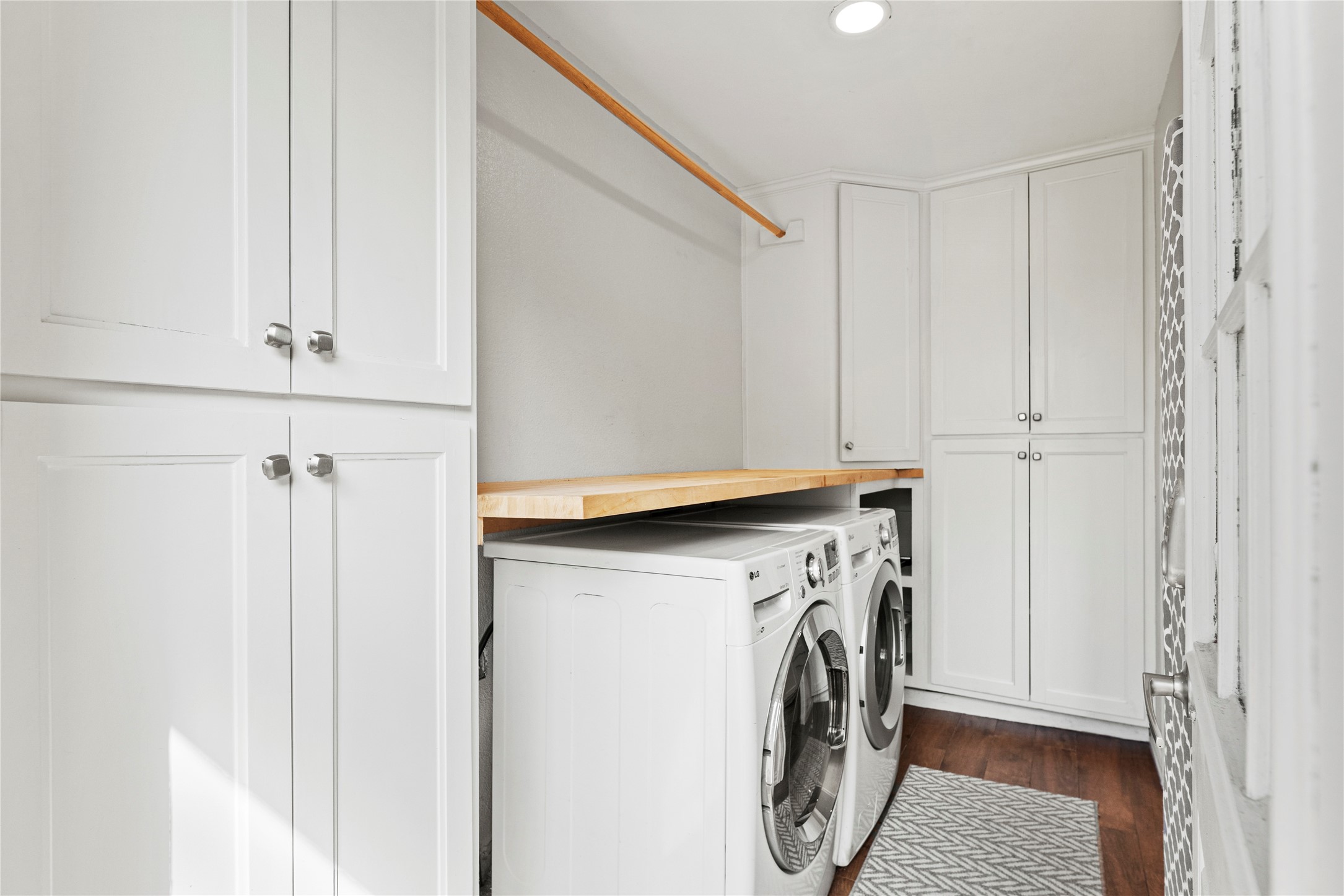 6031 McKnight Street Houston, TX 77035 - Photo 21 of 37 Utility room is located in the home.