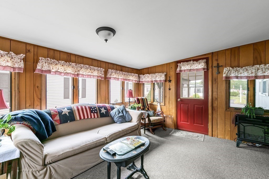 31 Castle Road Attleboro, MA 02703 - Photo 24 of 33 Gallery Image 24