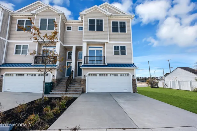 a view of building with yard