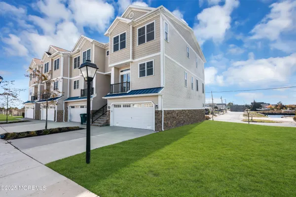 $475,000 | 27 Jeffrey Drive, Little Egg Harbor, NJ 08087