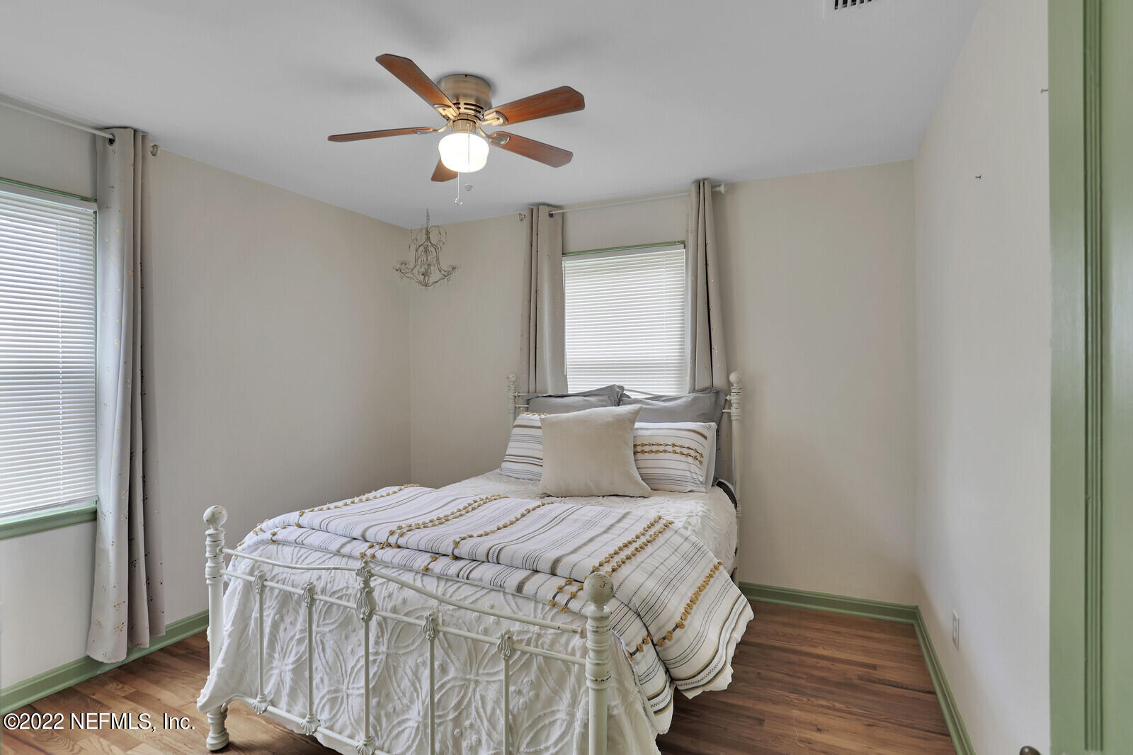 Queen bedroom