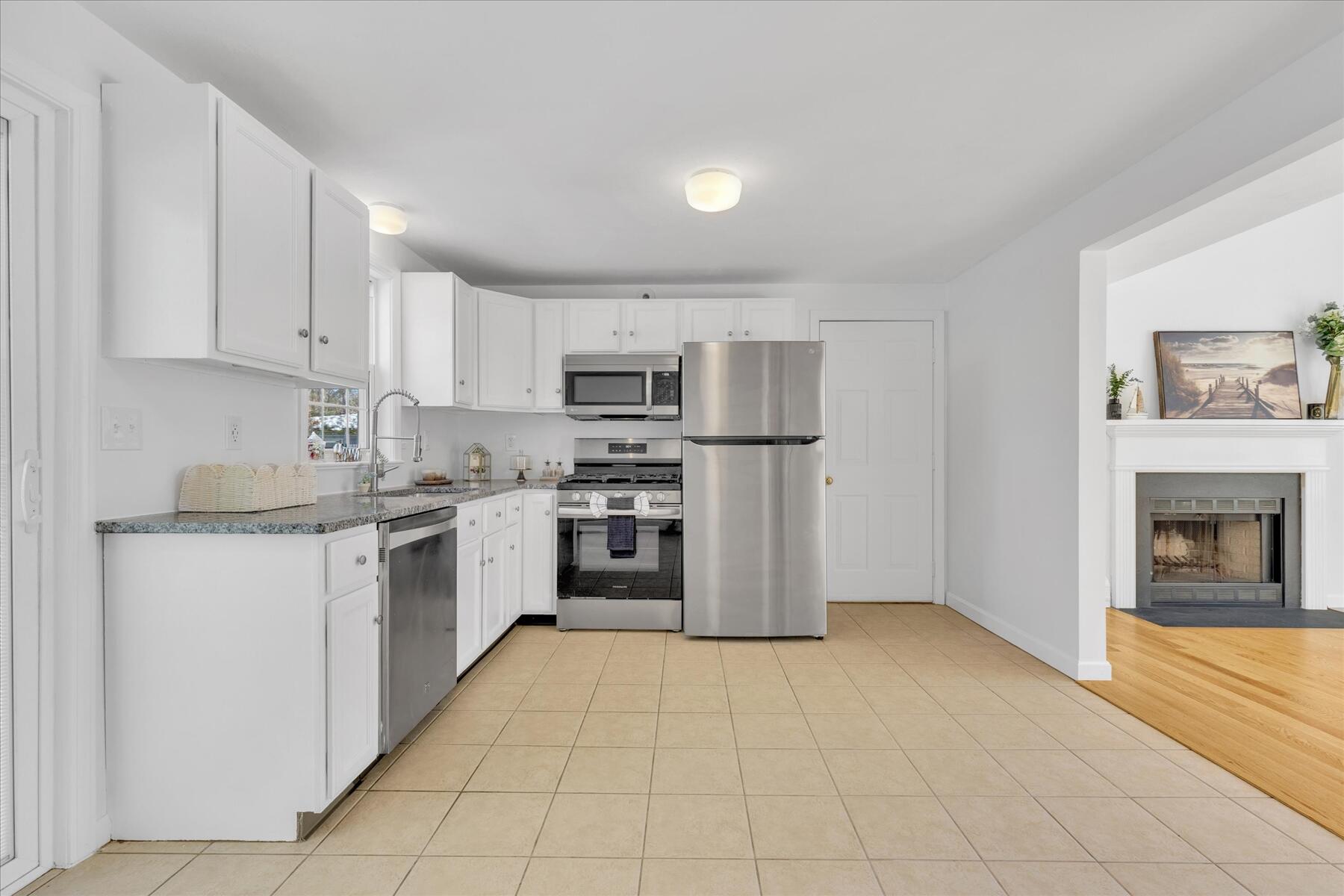 10 Butler Lane Mashpee, MA 02649 - Photo 7 of 49 10-MG_7177